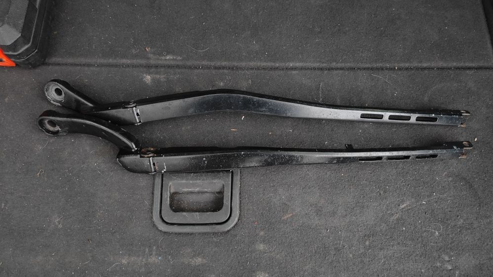 Продам щеткадержатели Audi A4 B6