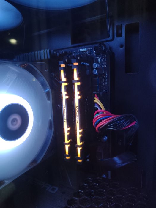 Оперативная память Kingston Predator DDR 4