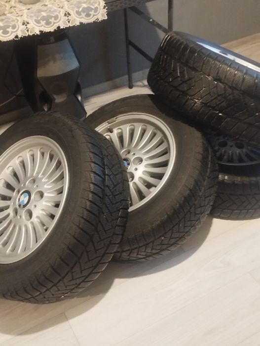 De vânzare genți cu cauciucuri