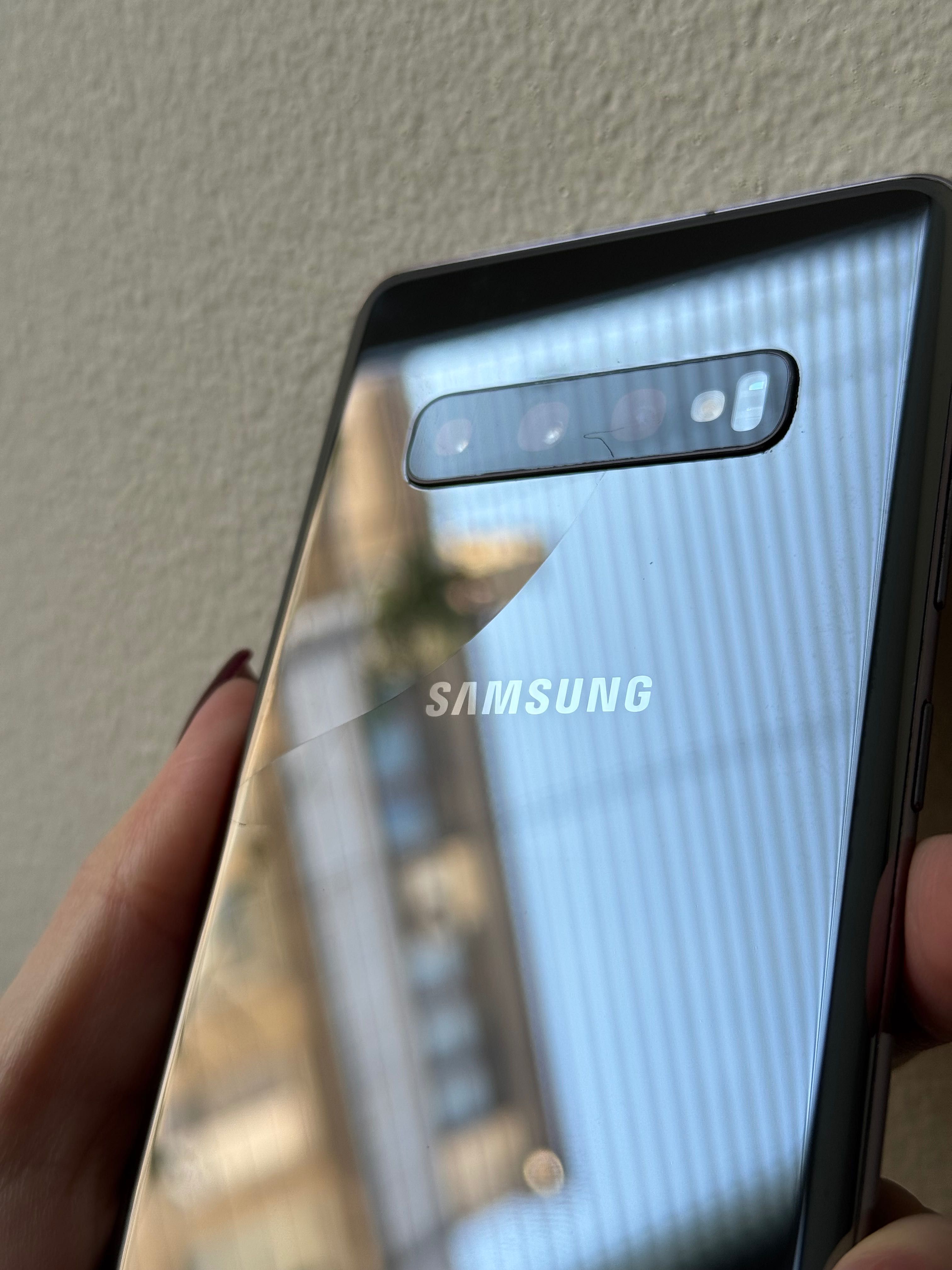 Телефон Samsung S10plus