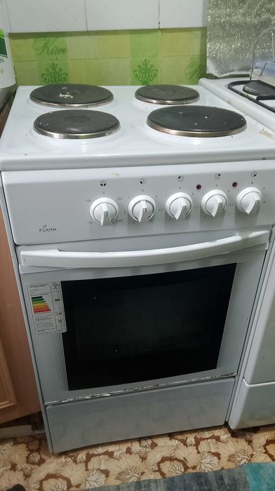 Электрическая плита с рабочей духовкой