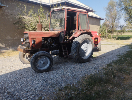 Mtz 80 traktor  pres padbor zet 511.sotiladi.