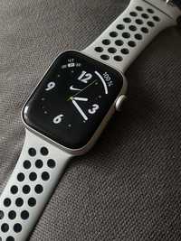 Apple watch series 5 nike