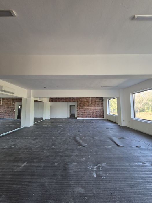 DE ÎNCHIRIAT - Spațiu comercial