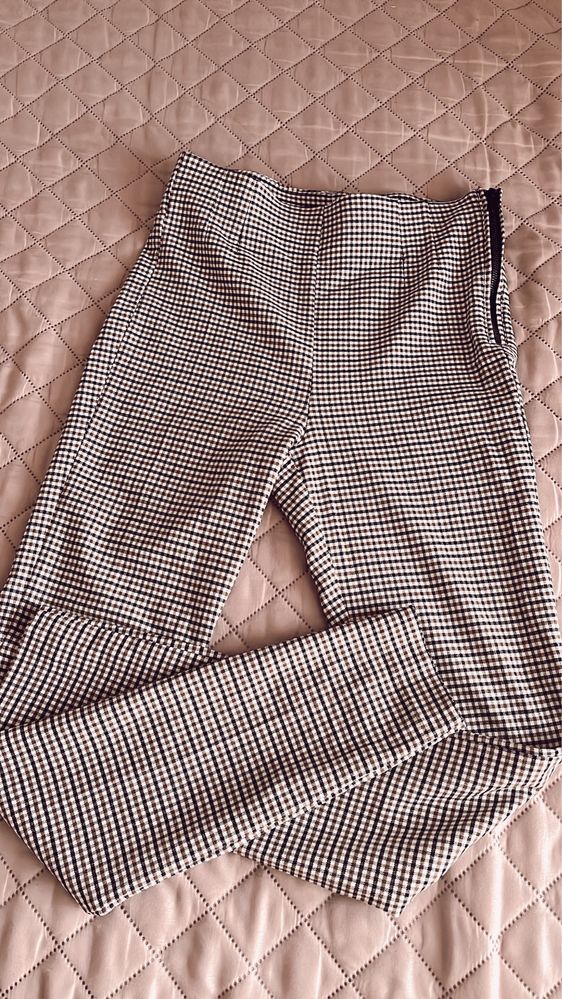 Pantaloni Zara elastici în carouri