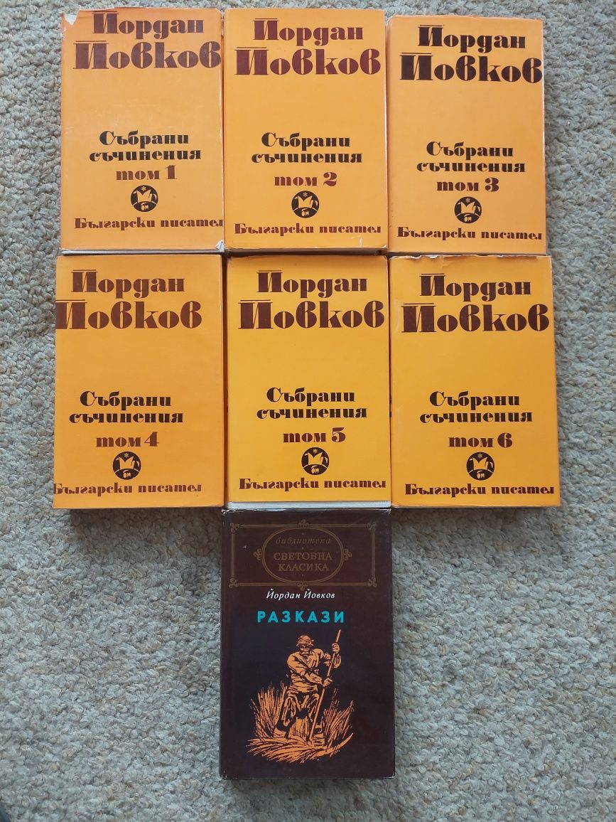 Продавам запазени книги!