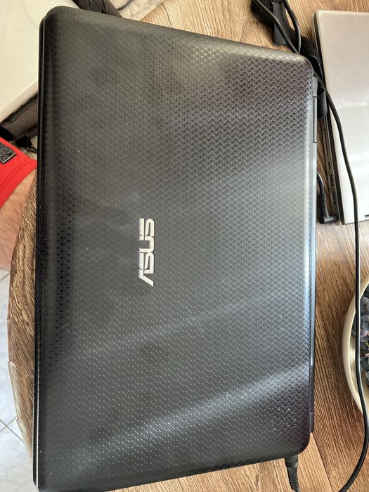 Se vinde un pachet de 4 laptop-uri