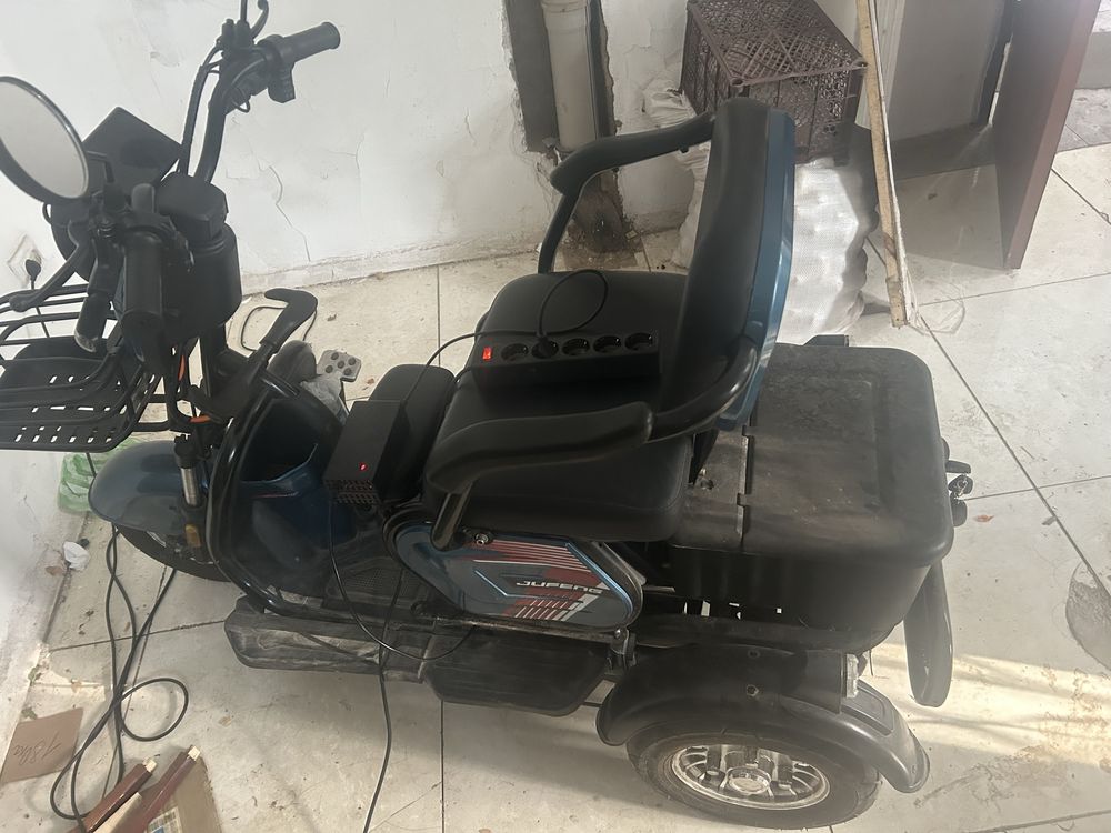 Трицикл продам