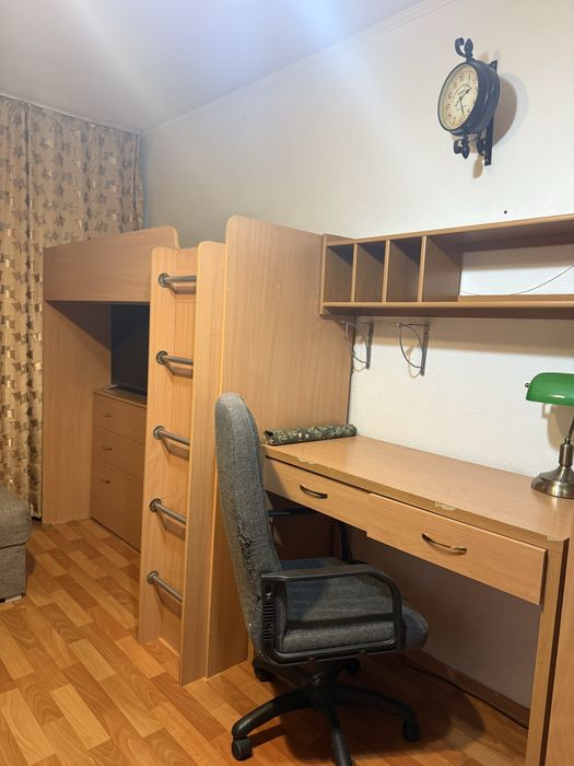 Продам детскую кровать со шкафом и рабочий стол