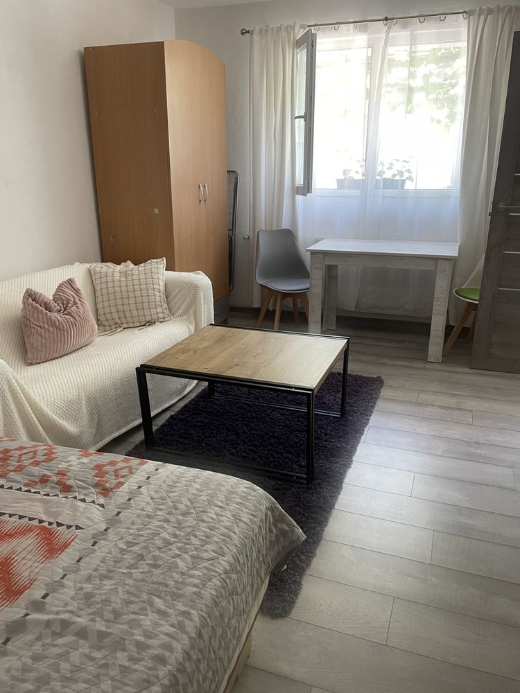 Inchiriez garsoniera la casa pe str Mihai Viteazul aproape de colina