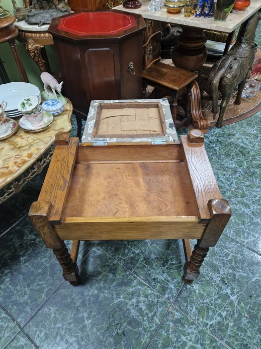 Прекрасна антикварна английска табуретка стол за пиано