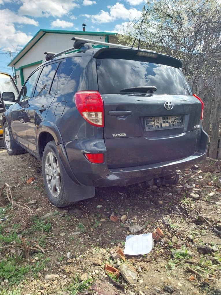 Dezmembrez rav 4  2.2  an 2008 cp 177