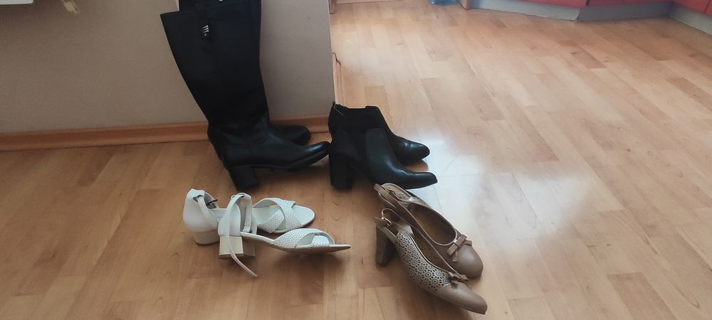 Обувки и ботуши номер 38,5