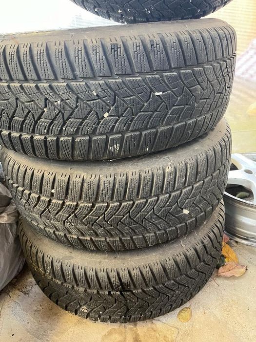 Cauciucuri Dunlop aproape noi cu jante si capace originale Volvo