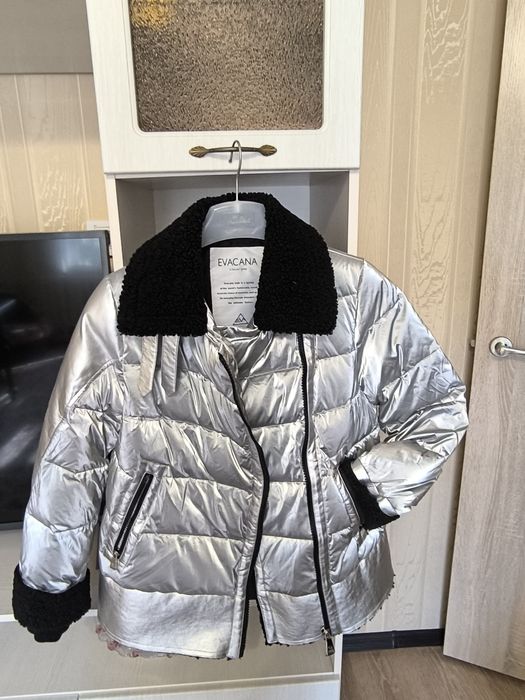 Продам куртку женскую