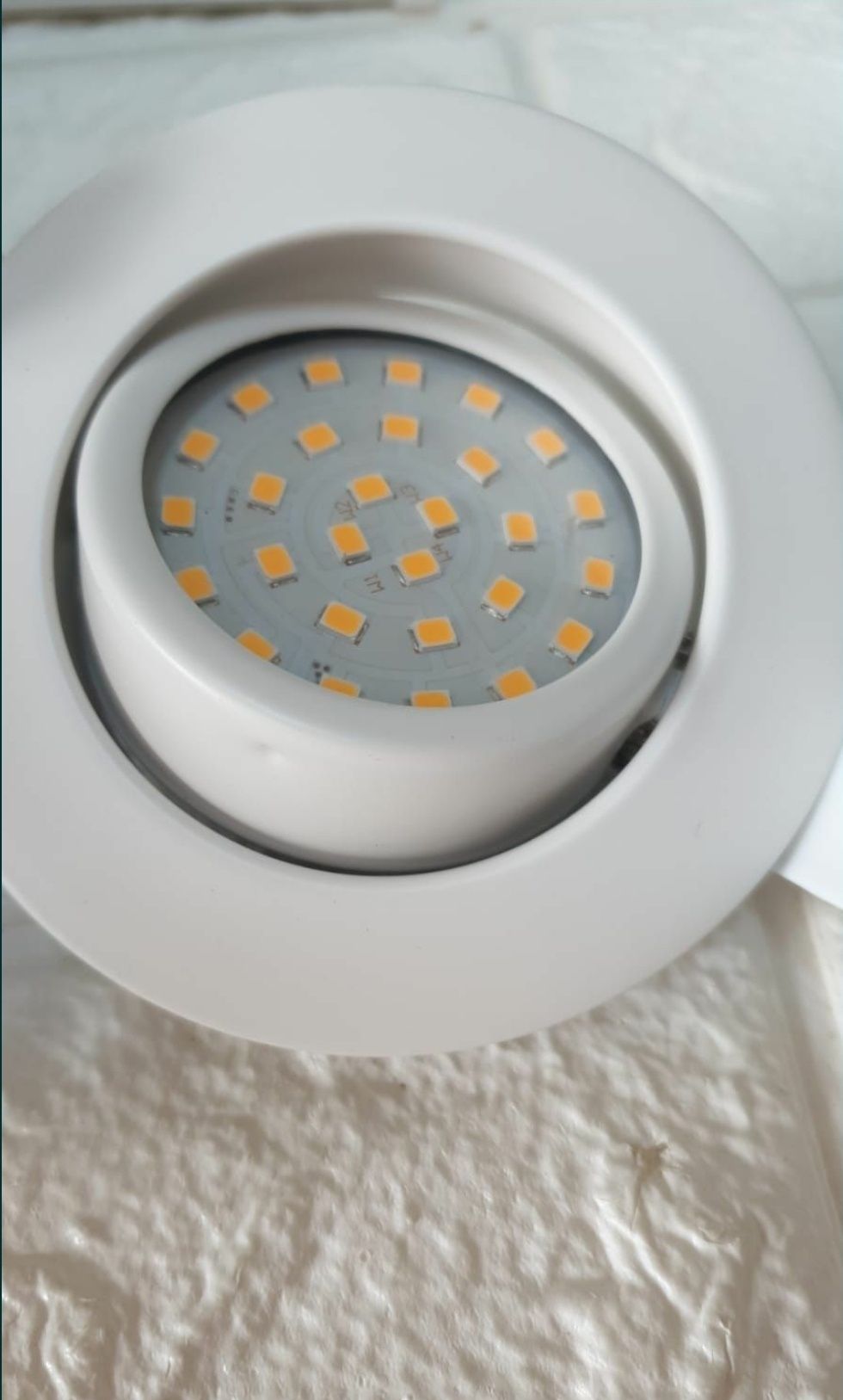 Spot led încastrat 4 w , 400 lumeni, 20 lei/bc