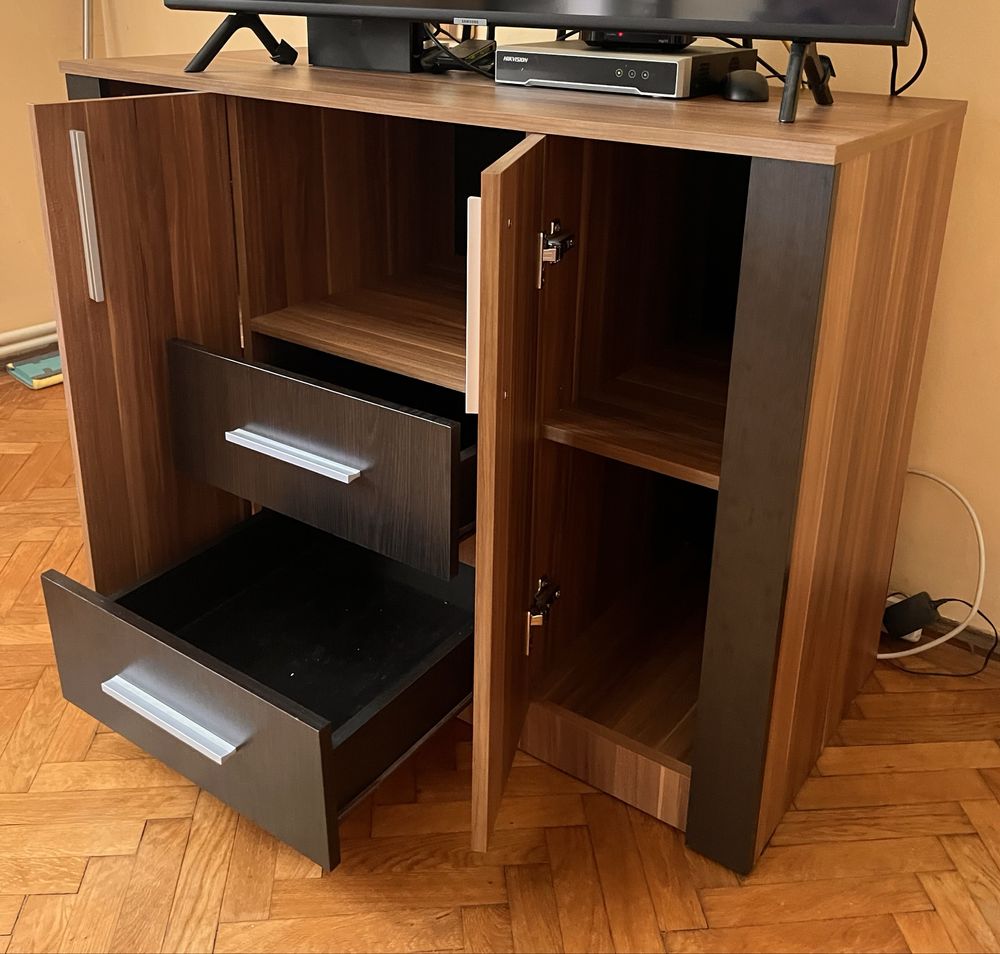 Comodă pentru televizor