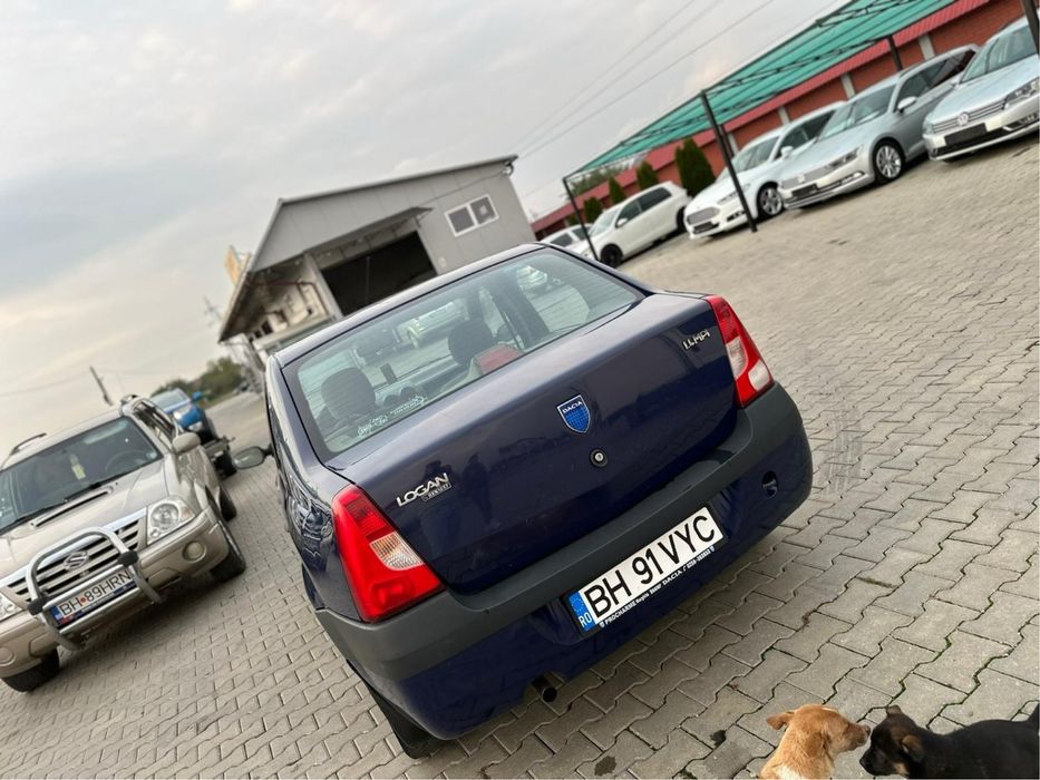 Vând dacia logan