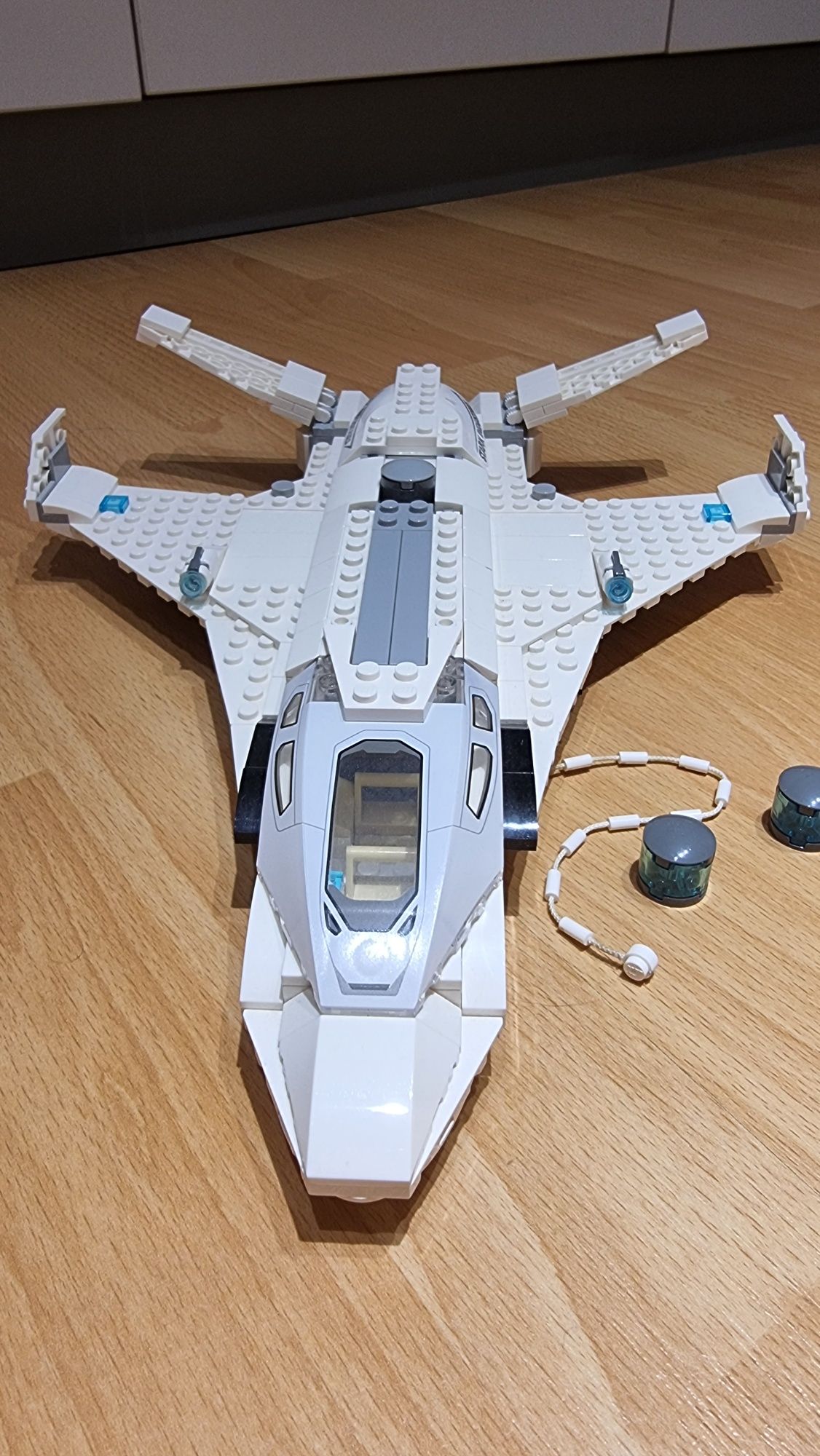 LEGO Super Heroes - Avionul Stark si atacul dronei 76130