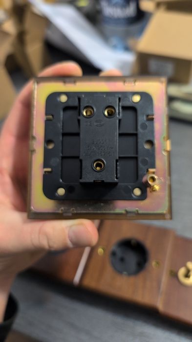 Prize din lemn masiv de nuc