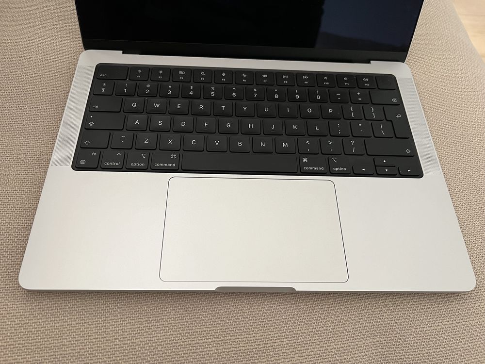 Laptop Apple MacBook Pro 16 ca nou, accesorii incluse