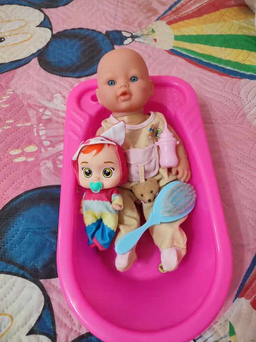 Две кукли с корито