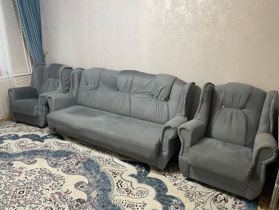 Продам уголок, диван и два кресла