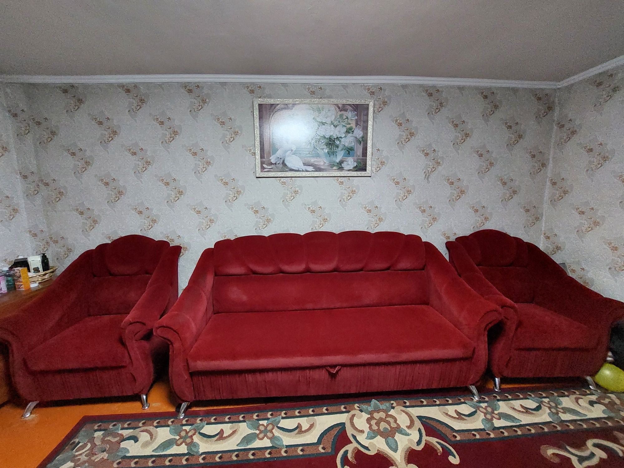 Диван кровать с двумя креслами в отличном состоянии!