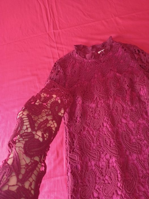 Vând rochie de dantela
