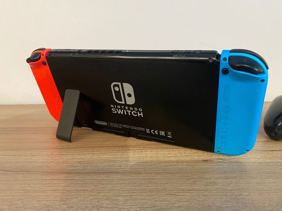 Nintendo Switch modat + Dock, 2 Joy-Con, Pro Controller și accesorii