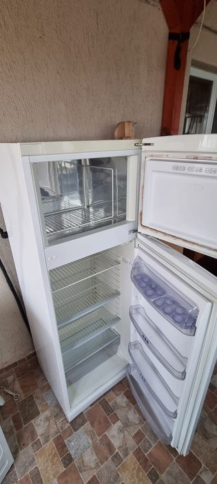 Vând frigider utilizat Whirlpool