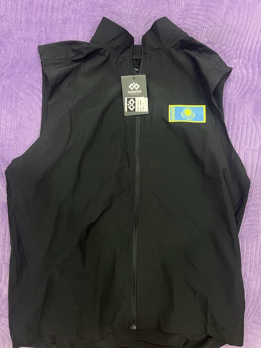 Жилетка,шорты мужские (новое все с этикеткой)