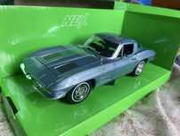 Модел на Chevrolet Corvette C2 на Welly 1:24