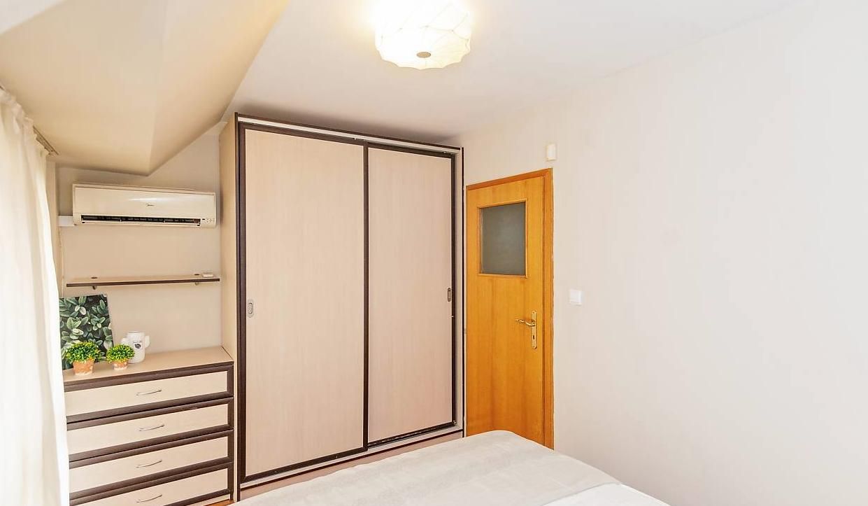 Дава се под наем Тристаен апартамент в Бургас, Център - 120 кв.м за 816 € - Снимка #5