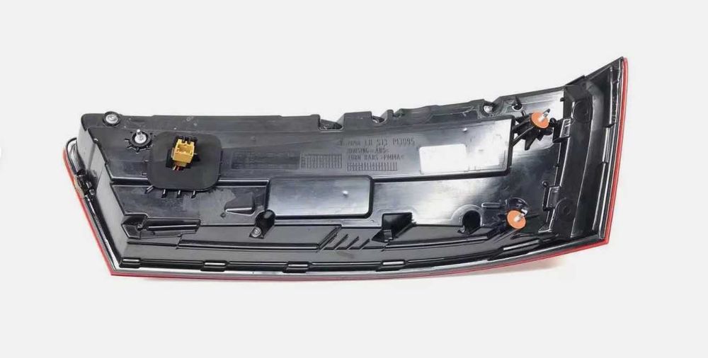 Продавам OEM горен и долен десен стоп за Audi Q7 2016 - 2023 US/Canada