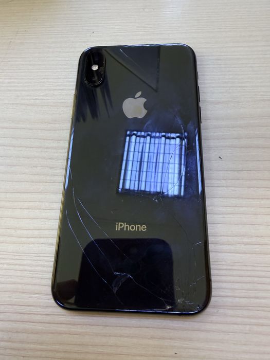 Айфон ХС 64 гб акб меняли