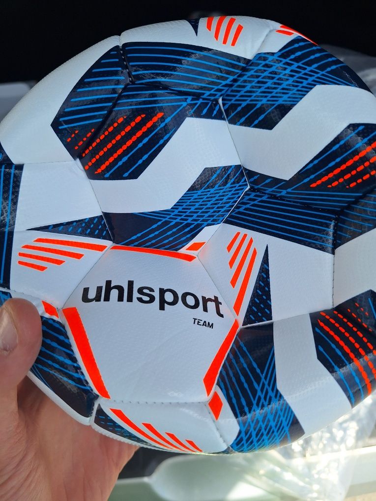 Футболна топка Uhlsport