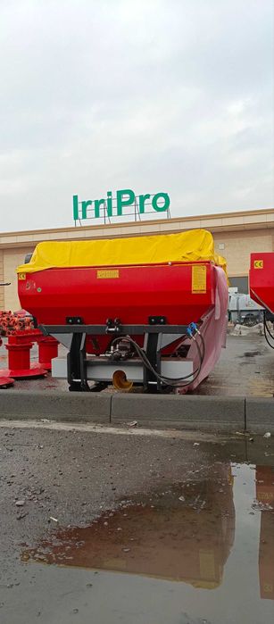 RMU 800 litr (Разбрасыватель минеральных удобрений РМУ-800)