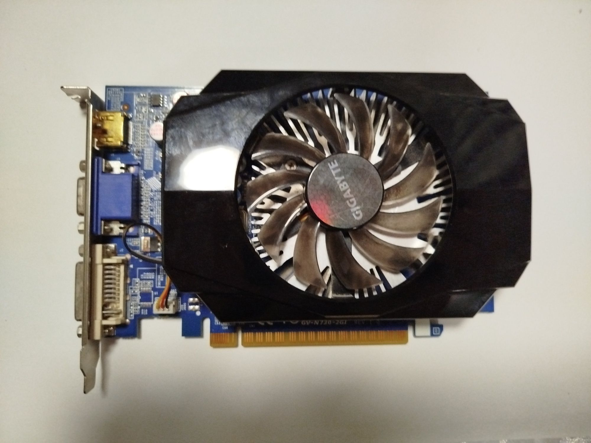 Продам видеокарту Gigabyte GeForce GT 730 2GB GDDR3