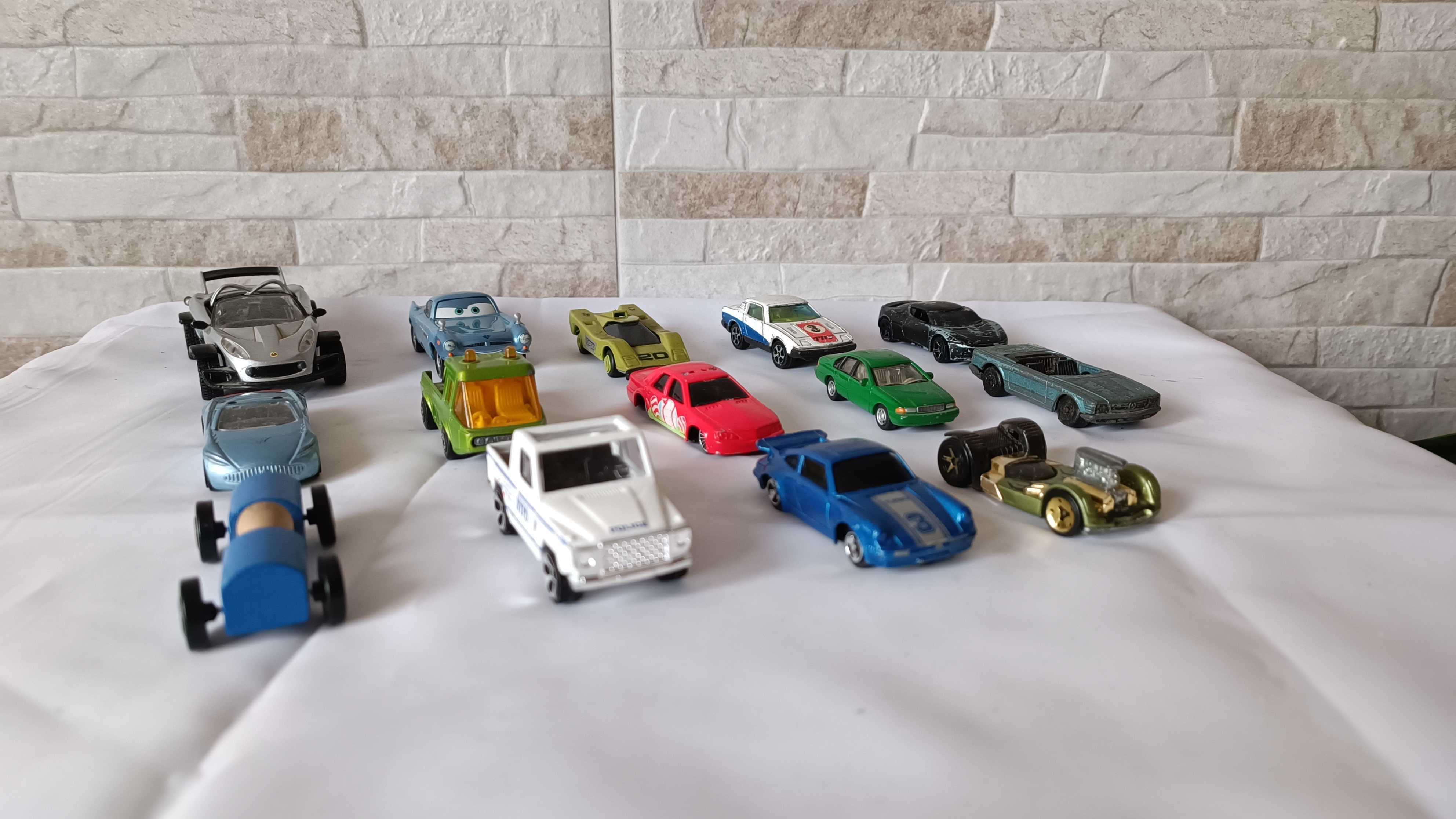 ЛОТ метални колички Matchbox, Maisto, Hot Wheels, Yatming и други