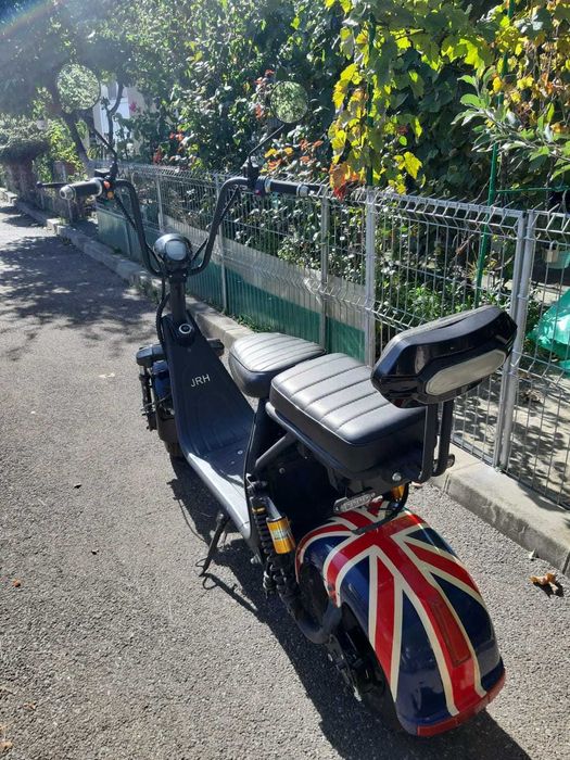Vând  motoreta electrica