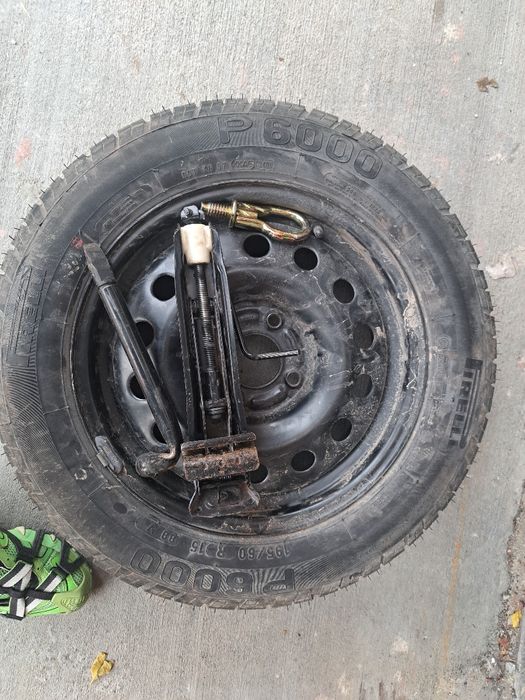 Компллект резервна гума с крик ,ключ,кука