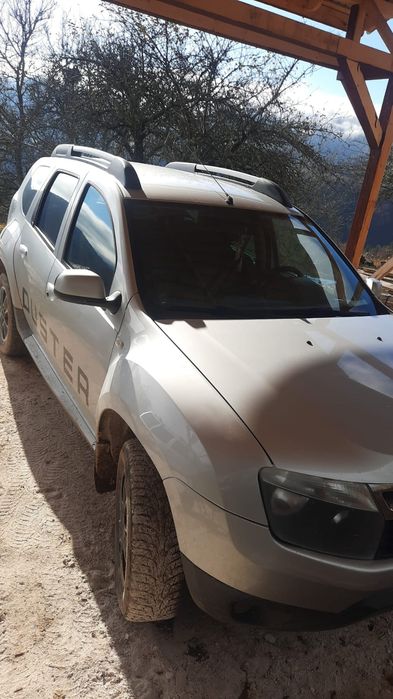 Vând Dacia Duster