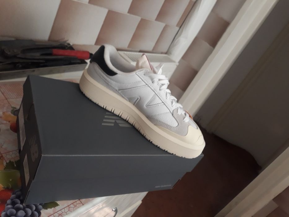 Adidași New Balance mărimea 42,5 , noi.