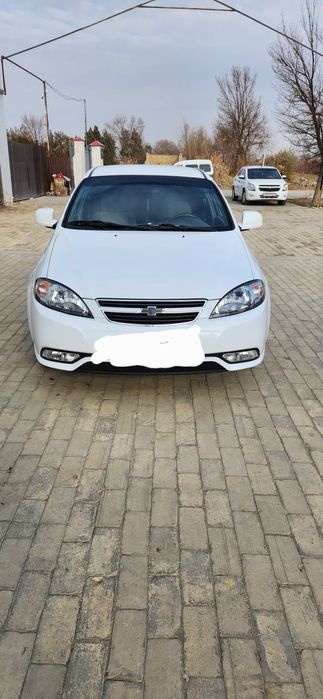 Gentra sotiladi 27500 probeg