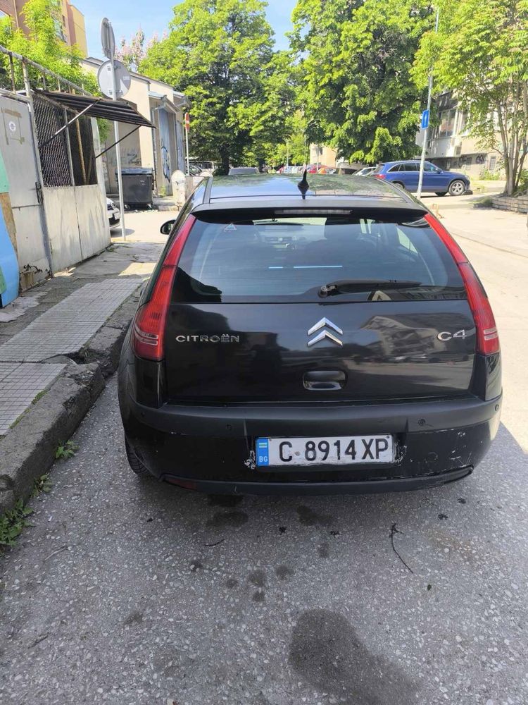 Автомобил Citroen C4