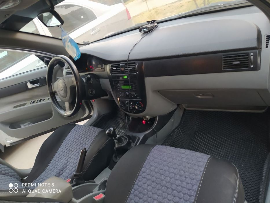 Ласетти 1.8 сотилади