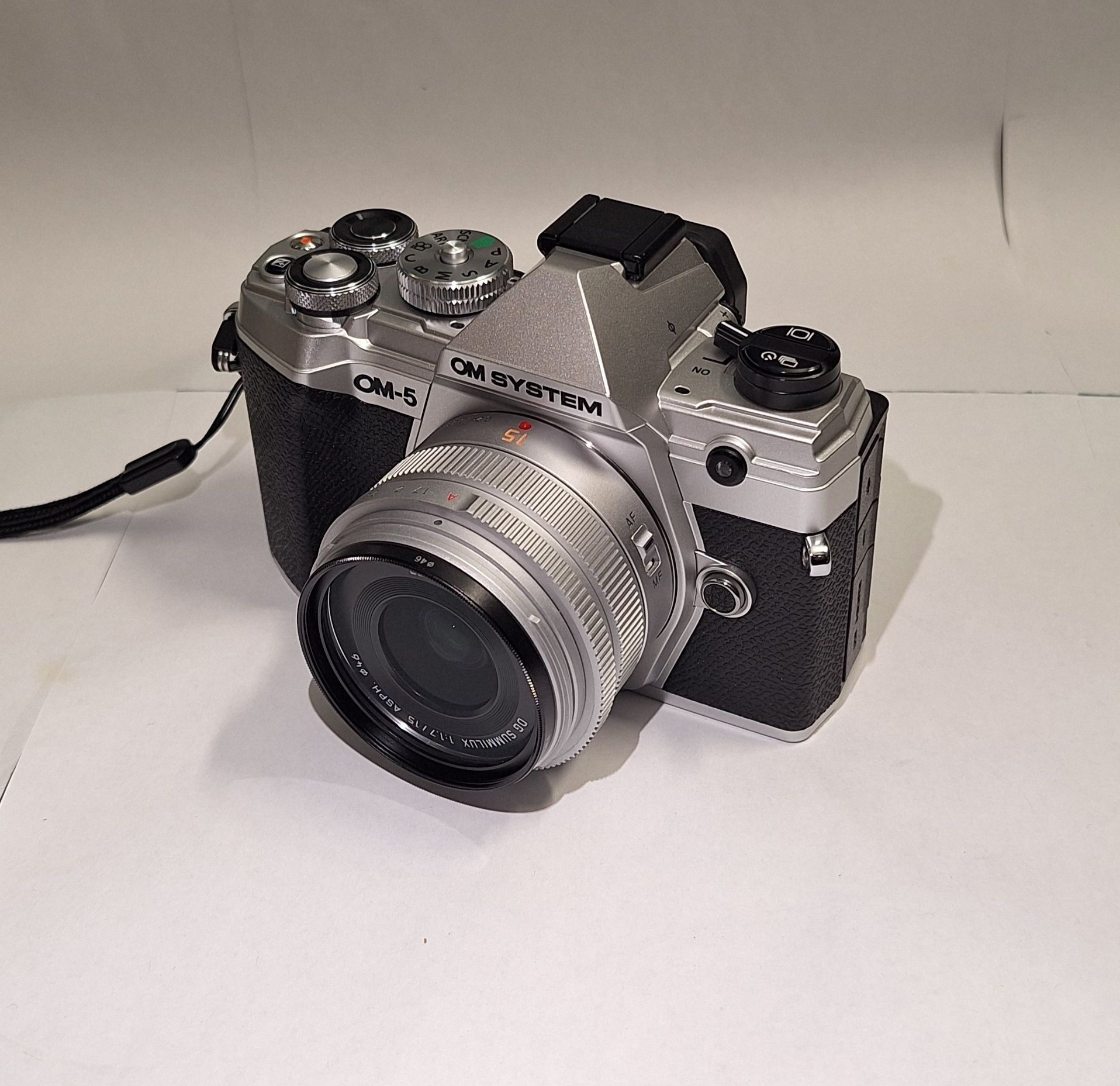 Vand
OM System OM-5 . 
Olympus om5