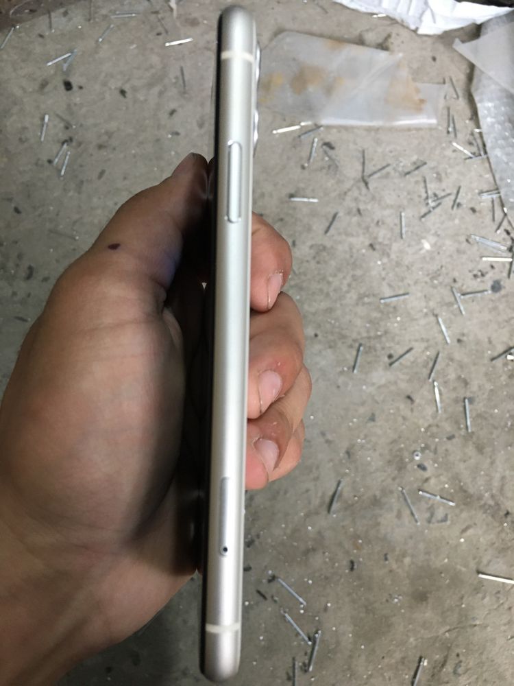 iPhone 11 bez kar dok 64 gb