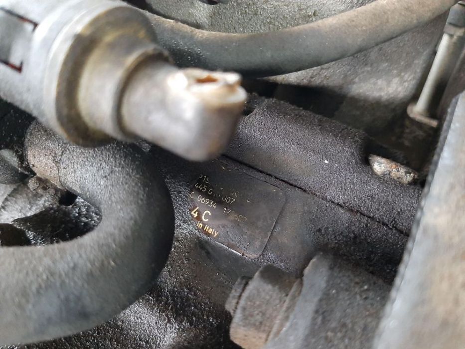 pompa inalta 1.9 d multijet  fiat doblo stilo bravo 2 alfa romeo 147 156   0445010007